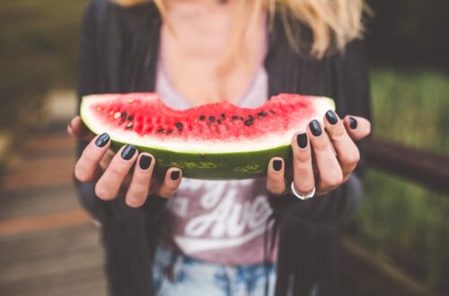 watermelon, woman, fruit-869207.jpg