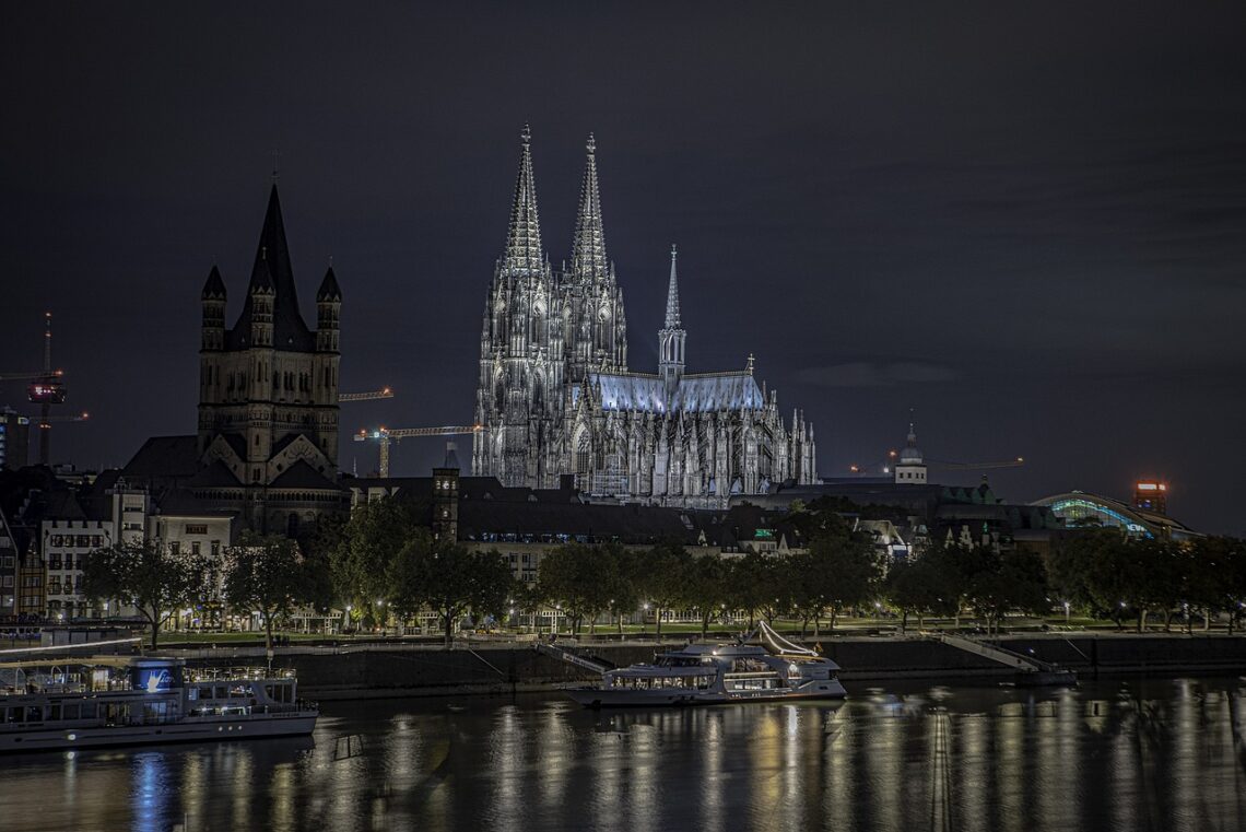 cologne cathedral, night time, rhine river-5512117.jpg